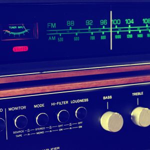 A Retro FM AM Stereo Tuner With Knobs And Wooden Accents, Embodying Vintage Audio Equipment.